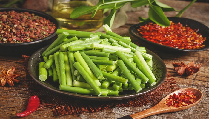 做梦梦见蒜苔是什么意思 做梦梦见蒜苔有什么预兆