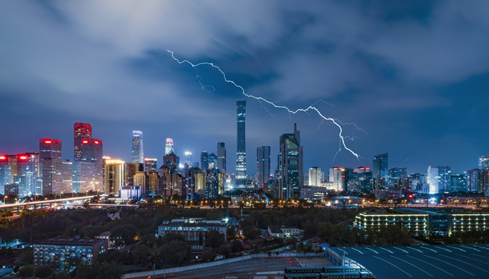 做梦梦见自己被雷劈到