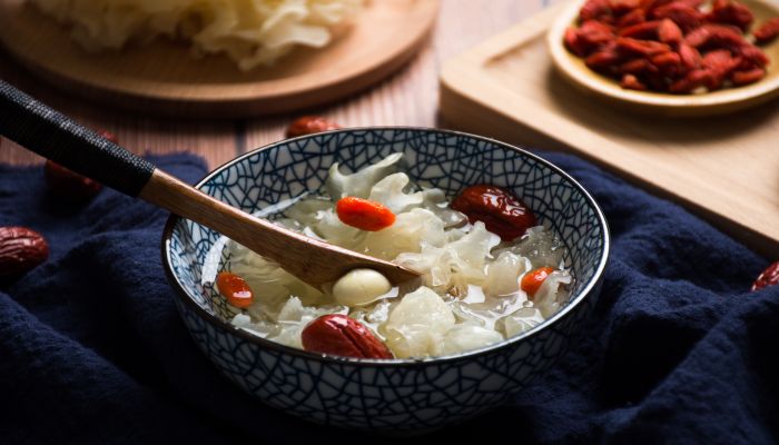 做梦梦见吃莲子汤是什么意思 做梦梦见吃莲子汤是什么预兆