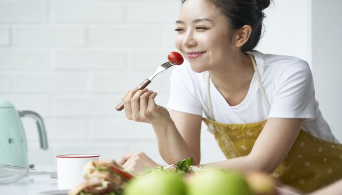 做梦梦见独自用餐是什么意思 做梦梦见独自用餐是什么预兆