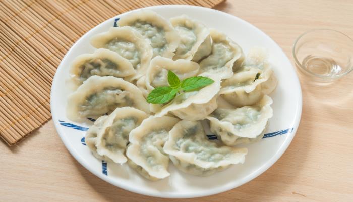 做梦梦见死去的亲人给自己送饺子