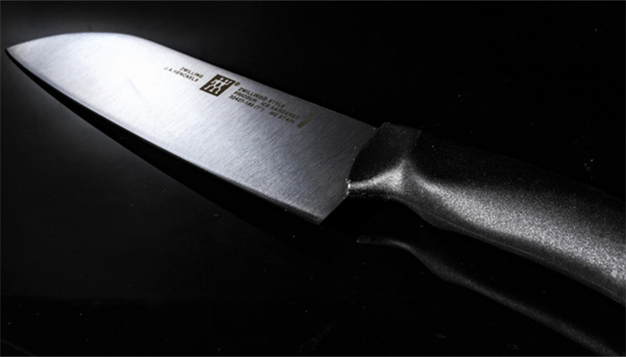 做梦梦见自己被别人用刀划伤了表示什么