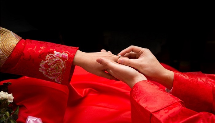 女人做梦梦见自己出轨是什么意思