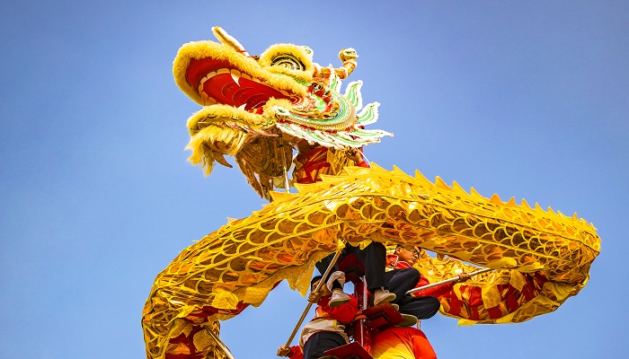 做梦梦见天上有龙在飞是什么意思 做梦梦见天上有龙在飞有什么预兆