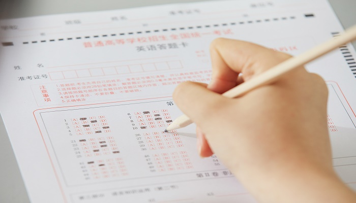 女人做梦梦见考试抄答案