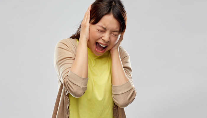 做梦梦见疯子纠缠自己是什么意思啊