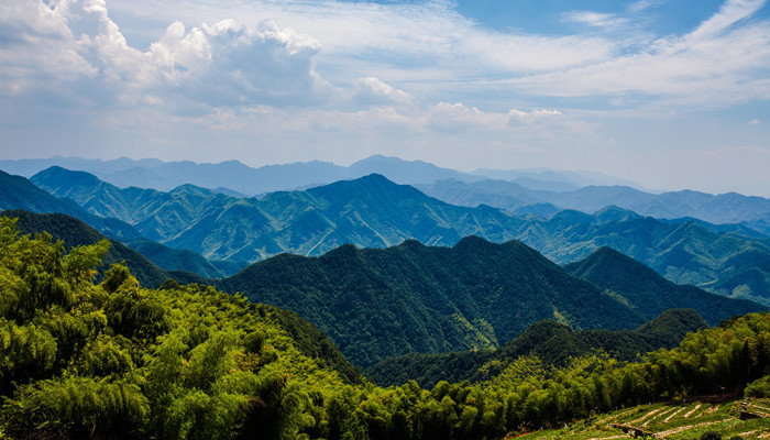 做梦梦见下山的路很陡峭,但是平安下来了