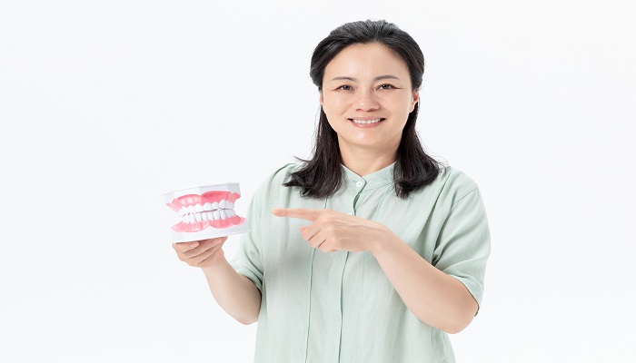 做梦梦见牙掉了流血是什么意思 做梦梦见牙掉了流血有什么预兆