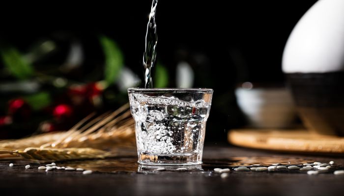 做梦梦见烧酒是什么意思 做梦梦见烧酒有什么预兆