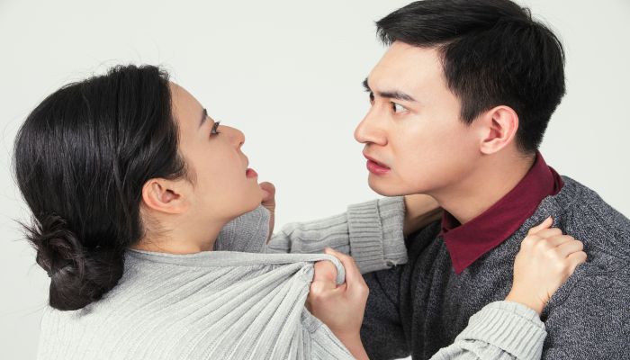 做梦梦见帮别人打架是什么意思
