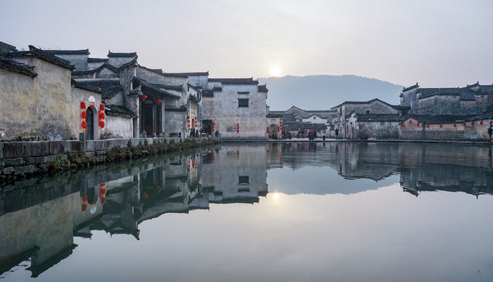 做梦梦见一家人旅游往返