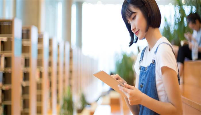 梦到女同事