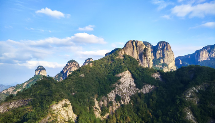 做梦梦见抬头仰望巨高的山
