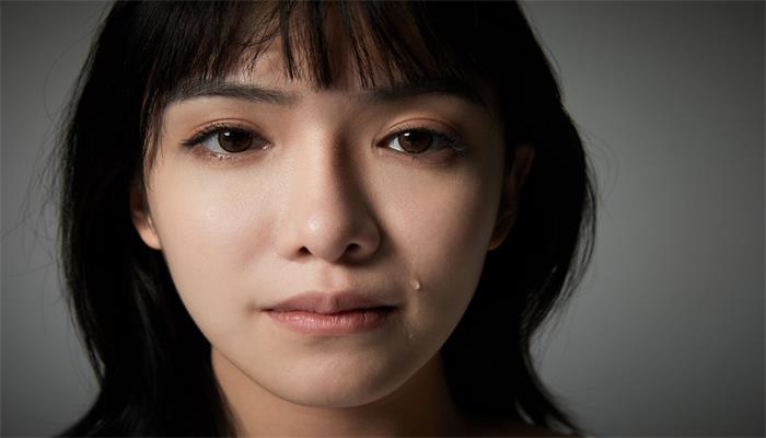 女人做梦梦见自己在梦里哭