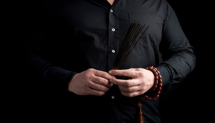做梦梦见披麻戴孝是什么意思 做梦梦见披麻戴孝有什么预兆