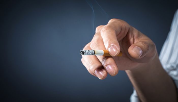 做梦梦见抽烟是什么意思 做梦梦见抽烟有什么预兆