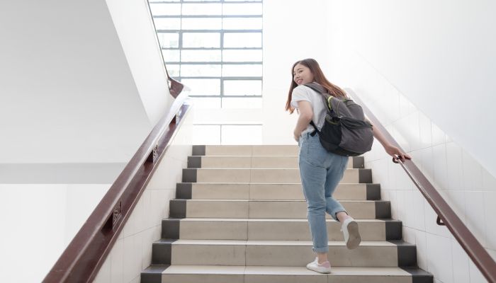 女人做梦梦见上楼梯是什么意思 女人做梦梦见上楼梯有什么预兆