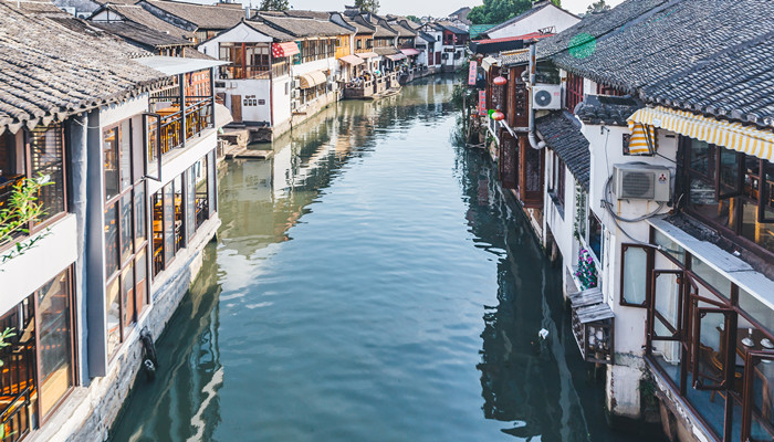 做梦梦见被水困住是什么意思