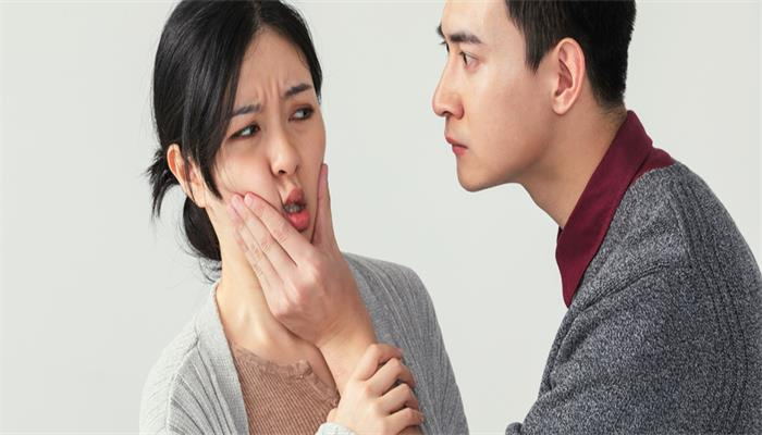 做梦梦见和前夫打架是什么预兆
