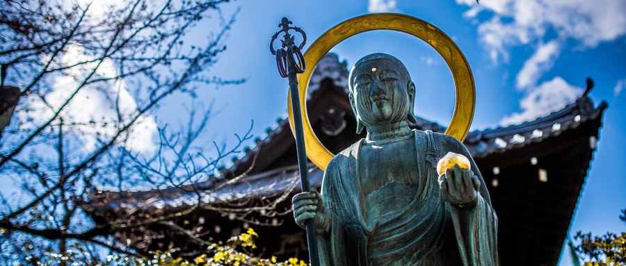 女人做梦梦见去寺庙拜佛