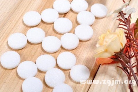 做梦梦见樟脑丸 樟脑球是什么意思 做梦梦见樟脑丸 樟脑球有什么预兆