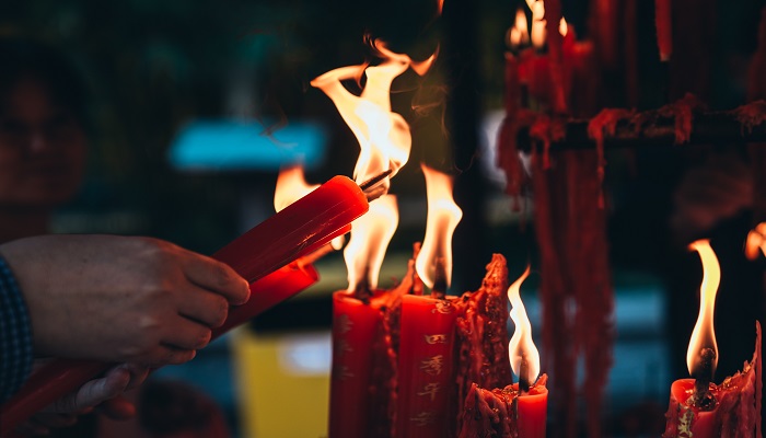做梦梦见烧香香断了是什么意思