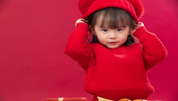 做梦梦见穿红衣的人是什么意思 做梦梦见穿红衣的人是什么预兆