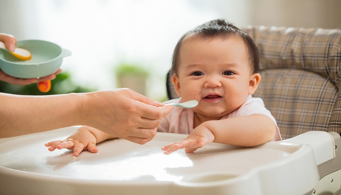做梦梦见给小孩喂饭是什么意思 做梦梦见小孩喂饭有什么预兆