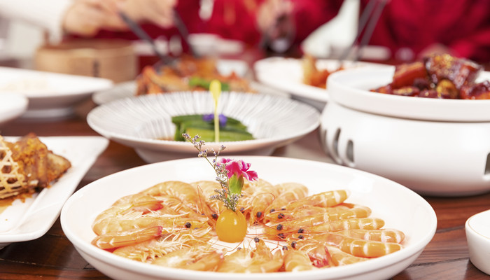 做梦梦见坐席吃饭是什么意思
