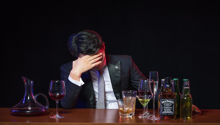 做梦梦见别人醉酒是什么意思 做梦梦见别人醉酒是什么预兆