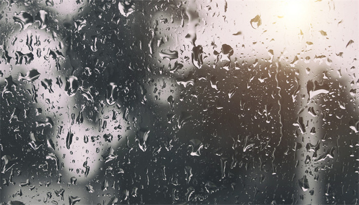 做梦梦见大雨倾盆淋湿自己