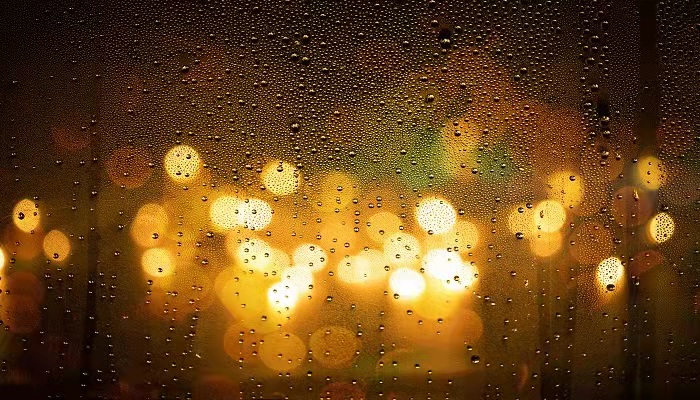 做梦梦见外面下雨是什么意思
