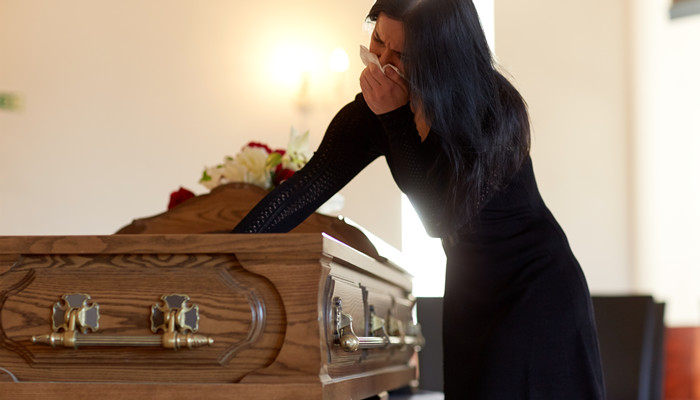 做梦梦见亲人死了又活了是什么意思