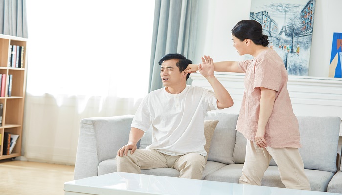 女儿做梦梦见父亲被打什么预兆