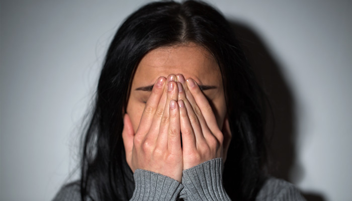 女人做梦梦见自己伤心的哭