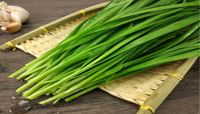 做梦梦见洗韭菜什么意思 做梦梦见洗韭菜什么预兆