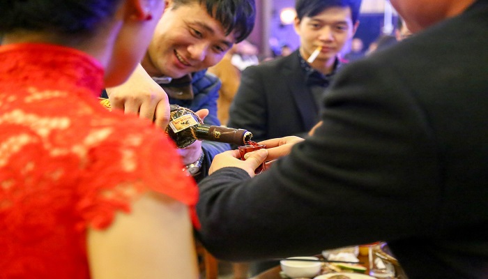 做梦梦见喝喜酒