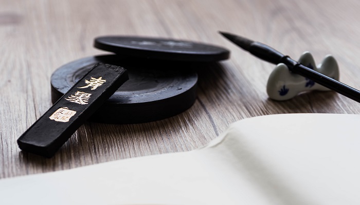 做梦梦见砚台、石砚是什么意思 做梦梦见砚台、石砚有什么预兆