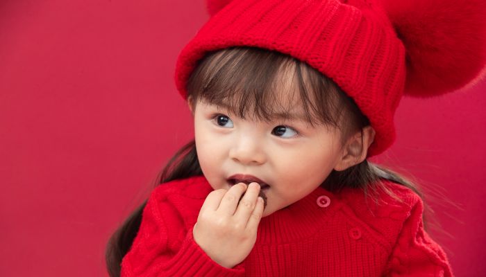 做梦梦见穿红衣的人是什么意思 做梦梦见穿红衣的人是什么预兆