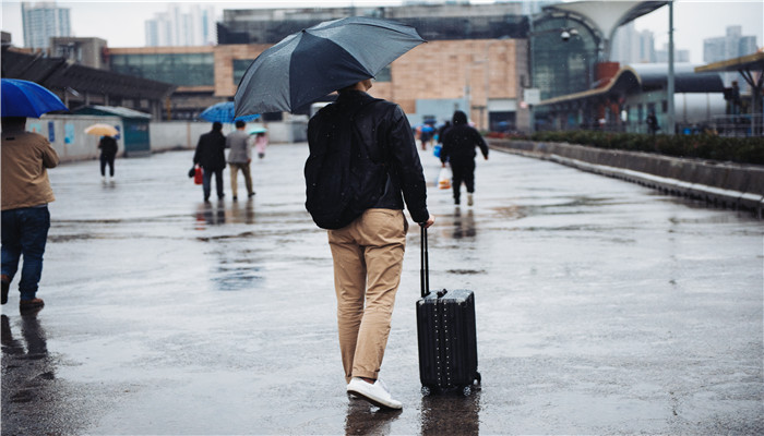 做梦梦见晒被子被雨淋湿是什么意思