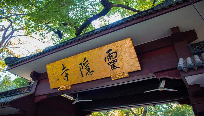做梦梦见自己到寺庙磕头下跪拜神