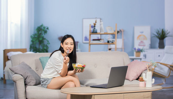 做梦梦见吃东西很香是什么意思