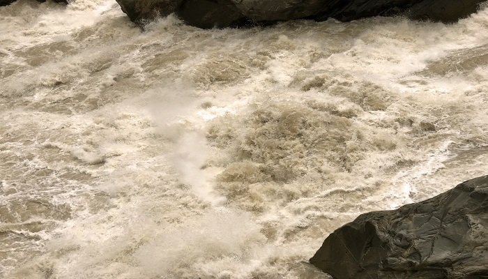 做梦梦见被洪水困住