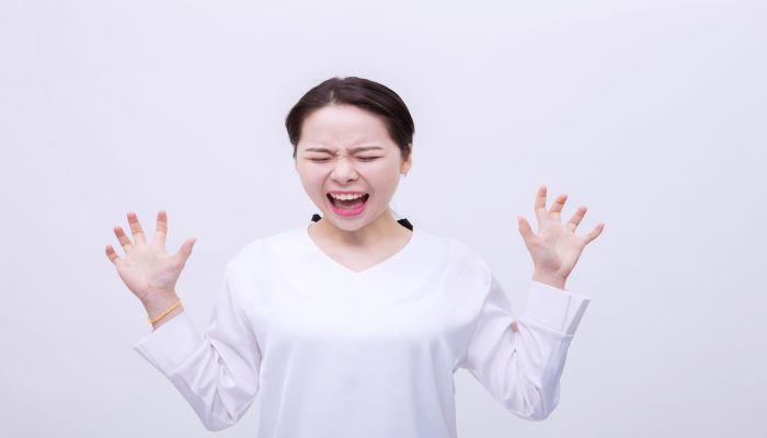 做梦梦见歇斯底里是什么意思 做梦梦见歇斯底里有什么预兆