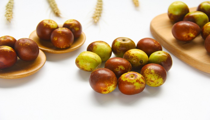 做梦梦见和别人一起捡枣