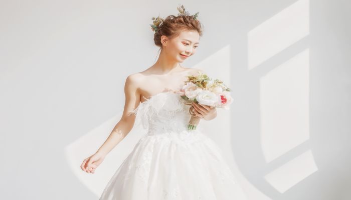 做梦梦见新娘礼服破烂什么意思 做梦梦见新娘礼服破烂预示什么