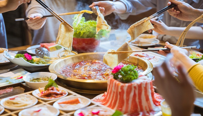 做梦梦见亲戚来家里吃饭是什么意思 做梦梦见亲戚来家里吃饭是什么预兆