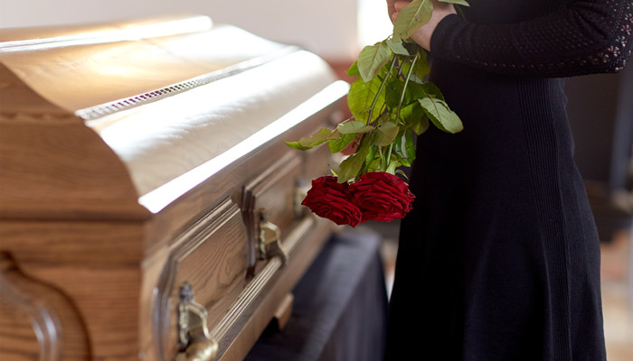 做梦梦见与死人在一起是什么意思