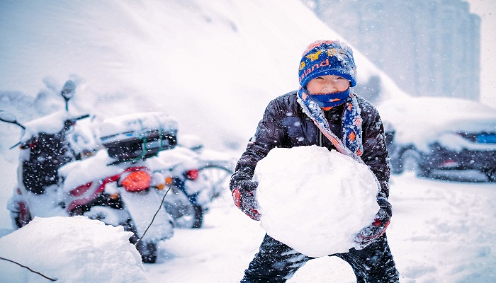 女人做梦梦见大雪纷飞是什么意思 女人做梦梦见大雪纷飞有什么预兆