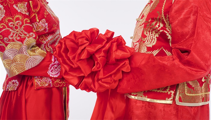 做梦梦见自己穿红色嫁衣是什么意思